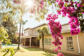 Contemporary Menlyn Maine Villa @ 201 J